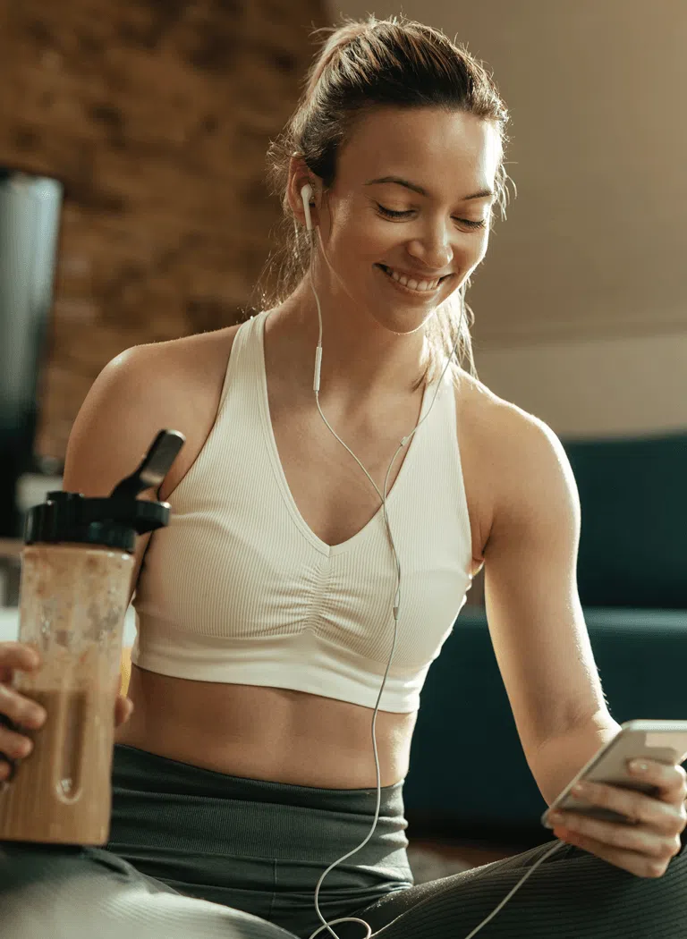 woman-drinks-protein-shake