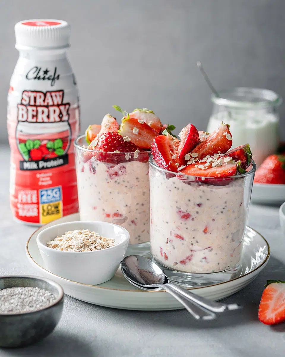 Ricetta Avena per la notte con fragole e bevanda proteica al latte alla fragola